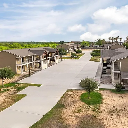Eagle'S Den Suites Carrizo Springs A Travelodge By Wyndham